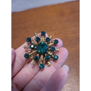 Vintage Gold Tone And Emerald Star‎ Burst Brooch 1.5"